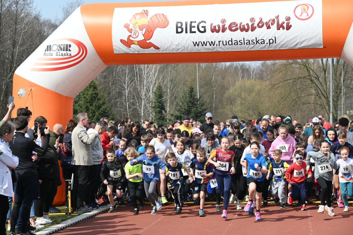 Zainaugurowano jubileuszową edycję "Biegu Wiewiórki" w Rudzie Śląskie. Na starcie setki uczestników 
