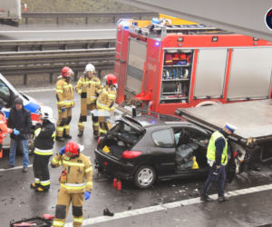Peugeot sprasowany na trasie S8