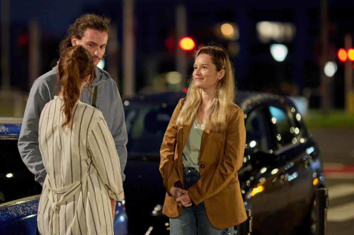 Na Wspólnej odc. 4082. Kasia (Julia Chatys), Piotr (Krzysztof Świłpa), Greta (Klaudia Łapot)