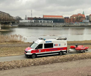 Tragedia na Dolnym Śląsku. Wędkarz wpadł pod lód na Jeziorze Leśniańskim