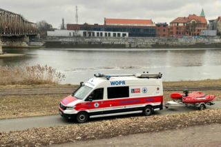 Tragedia na Dolnym Śląsku. Wędkarz wpadł pod lód na Jeziorze Leśniańskim