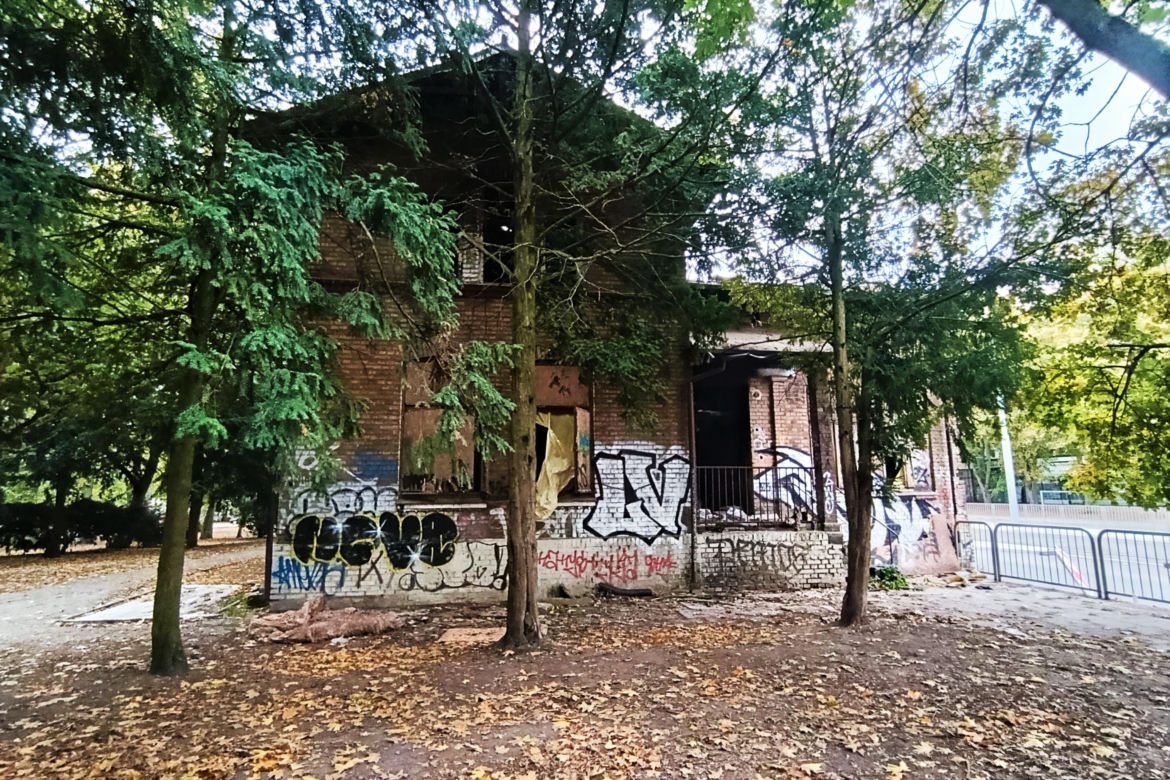 Spalony "domek grabarza" na Pomorzanach