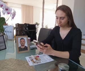 Karol pojechał zarobić na dom dla córek. Sam w nim nie zamieszka. Leży sparaliżowany po bestialskim ataku w Belgii