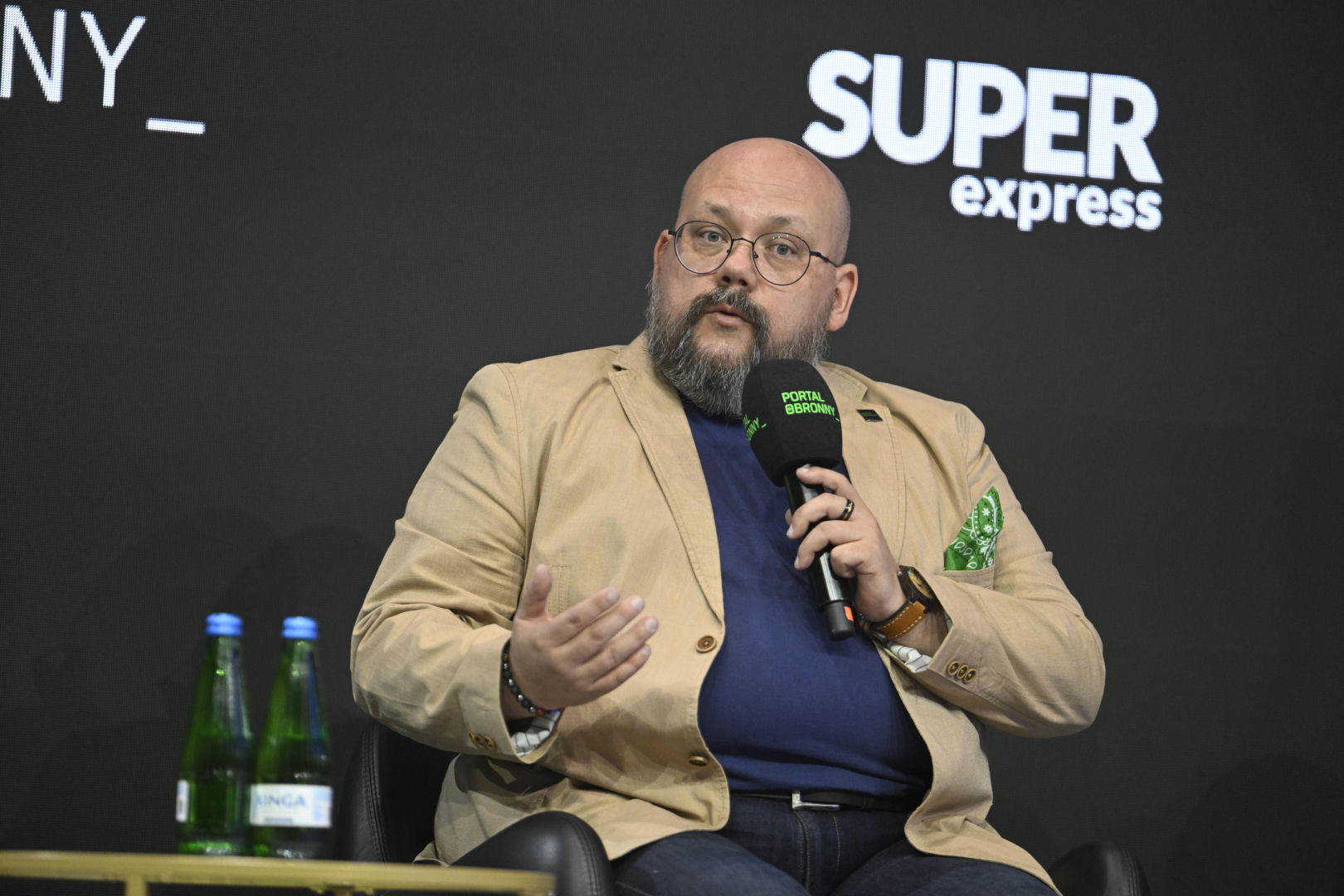 Warszawskie Targi Obronne. Scena Biała. Fake newsy. Czy można z nimi wygrać