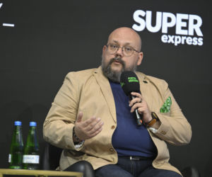 Warszawskie Targi Obronne. Scena Biała. Fake newsy. Czy można z nimi wygrać