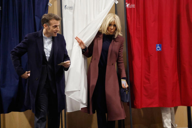 Wiadomości Macrona do pięknej aktorki ujawnione! Pierwsza dama dała mu w twarz