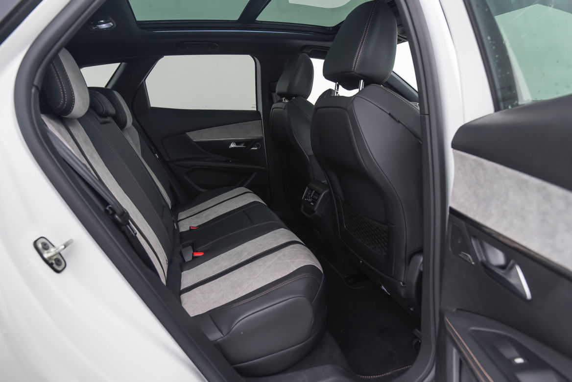 Peugeot 3008 GT HYbrid4 300 KM e-EAT8