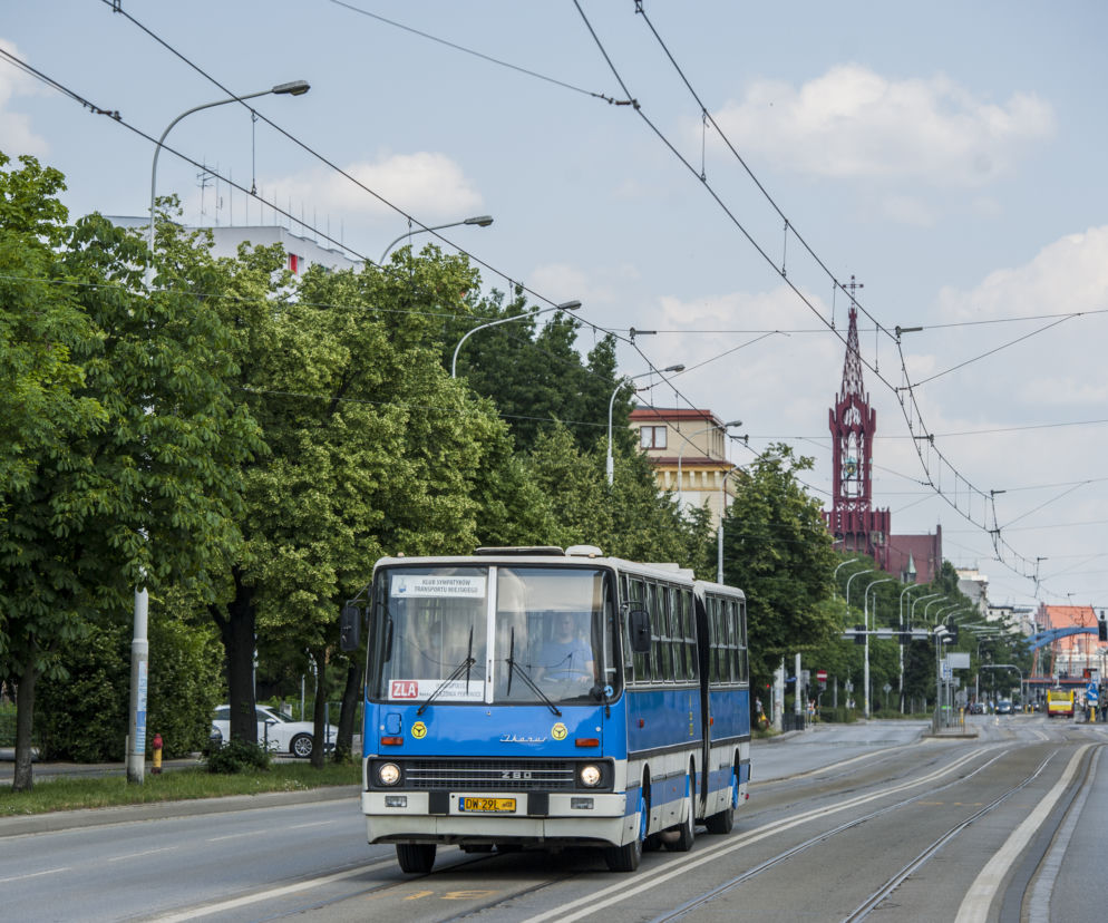 Nietypowa komunikacja miejska podczas Nocy Muzeów 2022! Będzie można pojechać zabytkowym taborem [ZDJĘCIA]