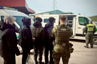 Somalijczycy nie dotarli do Niemiec. Przemytnik wziął wynagrodzenie w kryptowalutach