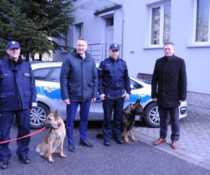 Funkcjonariusze na czterech łapach zaczynają służbę! Poznajcie Naba i Barego [ZDJĘCIA]