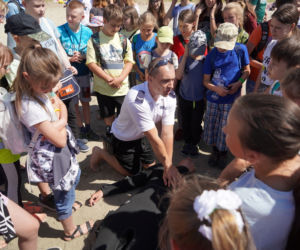 Akcja Bezpieczne wakacje w podbydgoskim Borównie. Cenna lekcja dla młodzieży z regionu! [ZDJĘCIA]