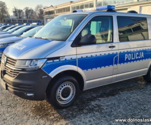 16 nowych radiowozów dla dolnośląskich policjantów 