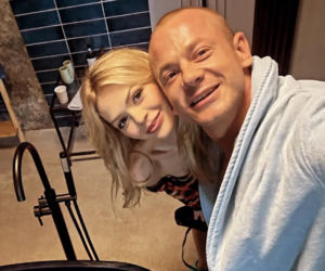 Barwy szczęścia. Sergiusz znajdzie nową miłość? Blond piękność u jego boku to nie przypadek