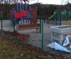 Wandale zdewastowali obiekty TKKF Pogórze Ciężkowice