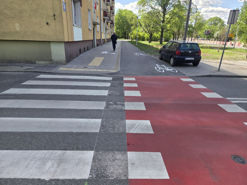Tak się teraz jeździ na osiedlu Leśnym w Bydgoszczy. Nowa organizacja ruchu na ul. Sułkowskiego!