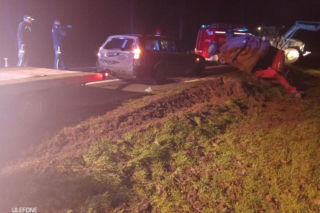Przykry finał niewłaściwego holowania. Ciągnął 2,5-tonową maszynę Fordem Mondeo [WIDEO]