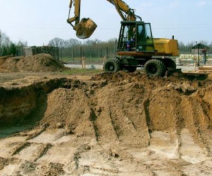 Wykop pod fundament: koparka
