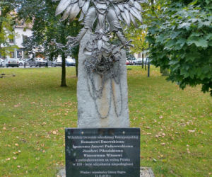 Leży na pograniczu dwóch historycznych krain. Jedno z najpiękniejszych miast w woj. łódzkim