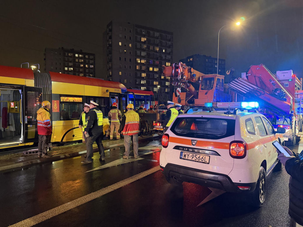 40-letnia rowerzystka wciągnięta pod pędzący tramwaj. „Liczne obrażenia ciała”