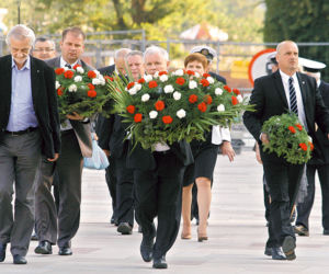 Jarosław Kaczyński odwiedził grób brata w urodziny