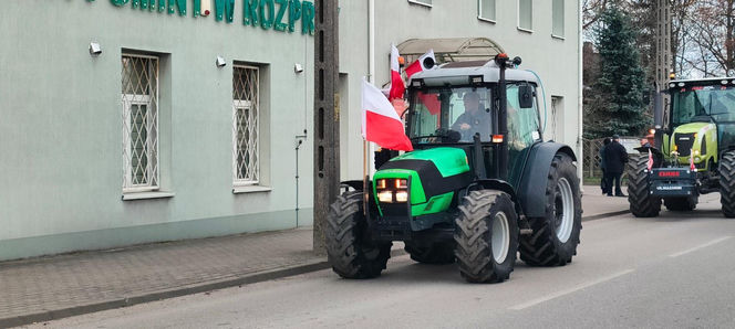 Rolnicy wyszli na ulice. Rozpoczął się protest w woj. łódzkim. „Opłacalność jest na krytycznym poziomie”