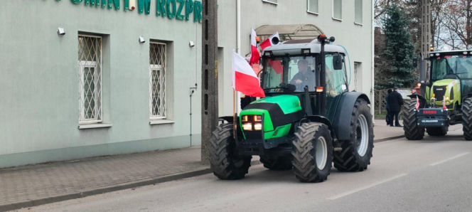 Rolnicy wyszli na ulice. Rozpoczął się protest w woj. łódzkim. „Opłacalność jest na krytycznym poziomie”