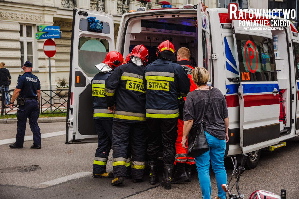 Wypadek w centrum Ełku. Poszkodowana kobieta i dziecko [ZDJĘCIA]