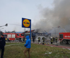 Wadowice: Pożar sklepu Lidl. Zawalił sie dach budynku!