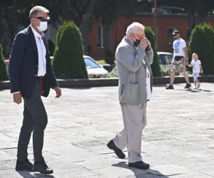 Lech Wałęsa w kościele na niedzielnej mszy