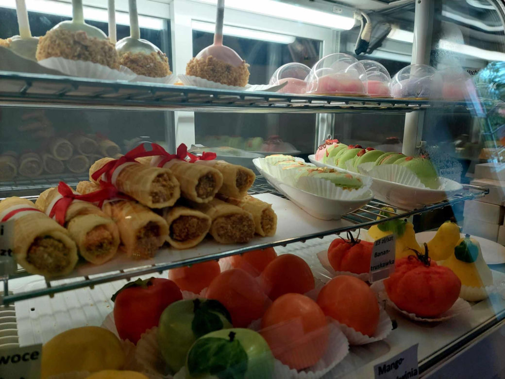 W Bydgoszczy powstała nowa cukiernia. Serwują w niej... pomidory, ale są też gruszki i japoński przysmak - mochi