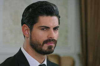 Panna młoda, odcinek 19: Hancer i Cihan stają na ślubnym kobiercu, ale nie spędzają razem nocy poślubnej