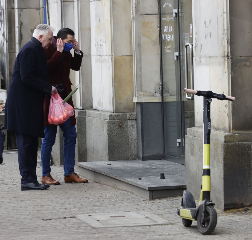 Pierwsze zdjęcia Jarosława Gowina. Polityk o walce z chorobą: Wróciłem tak silny, jak nigdy