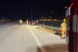 Gmina Zbuczyn: Na wysokości miejscowości Choja na autostradzie A2 auto osobowe uderzyło w barierki