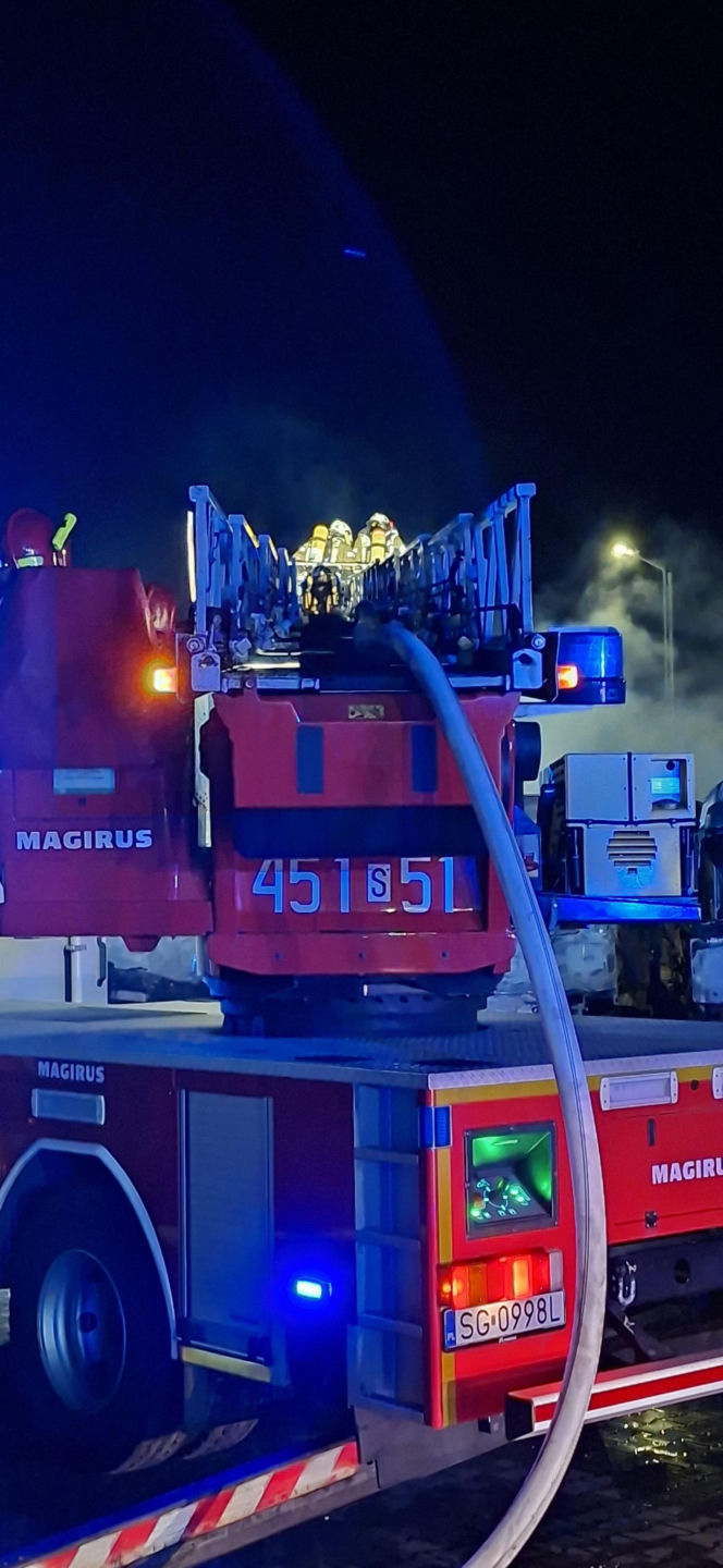 Ciężarówki płonęły jak pochodnie. Ogień przenosił się na kolejne samochody