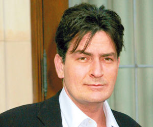 Charlie Sheen znajdzie ją pod choinką