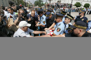 3 sierpnia - Historia krzyża z Krakowskiego Przedmieścia w obrazkach