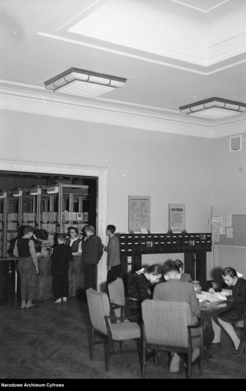 QUIZ PRL. Pałac Kultury i Nauki w Warszawie. Zmierz się z historią dziarskiego 70-latka? 