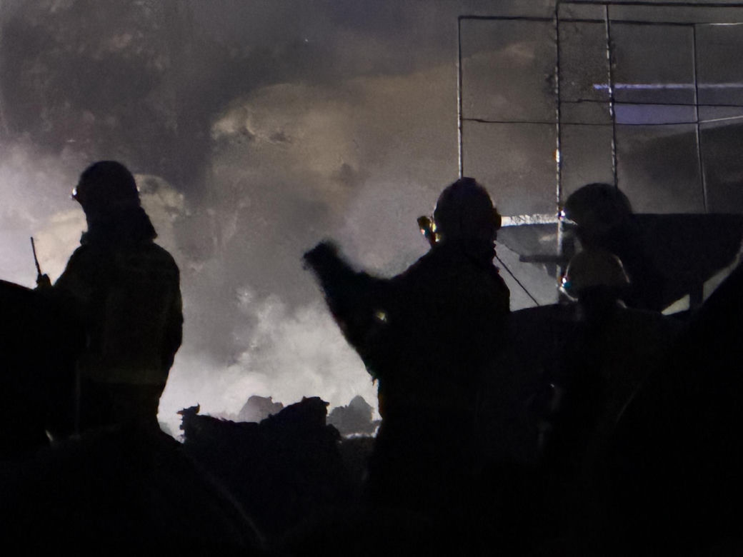 Duży pożar hali pod Warszawą