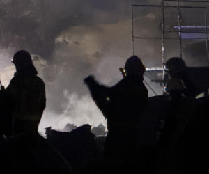 Duży pożar hali pod Warszawą