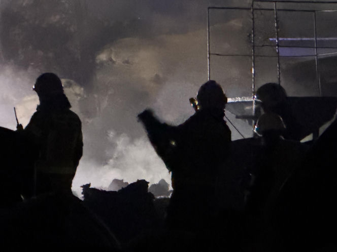 Duży pożar hali pod Warszawą