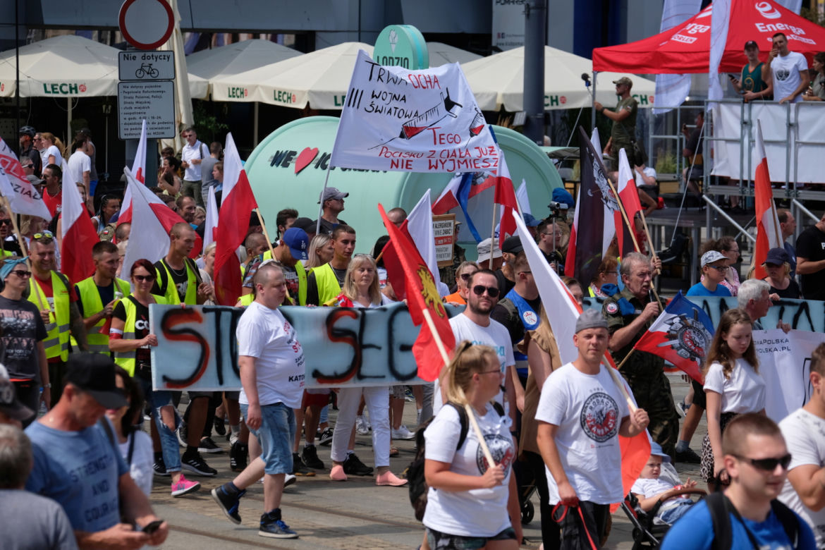 Protest antyszczepionkowców w Katowicach