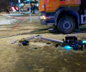 Wykolejenie tramwaju linii nr 28 na rondzie Zgrupowania AK Radosław w kierunku dworca Gdańskiego