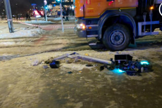 Wykolejenie tramwaju linii nr 28 na rondzie Zgrupowania AK Radosław w kierunku dworca Gdańskiego