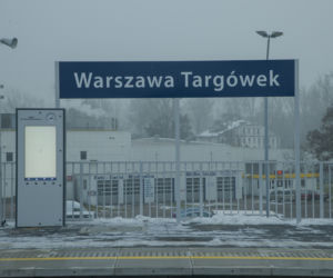 Postawili stację kolejową w szczerym polu. Cztery lata budowy, jeden pociąg na godzinę