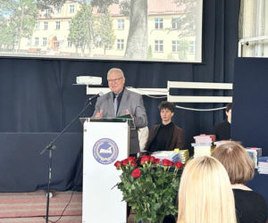 Czwartoklasiści po absolutorium. Wkrótce matury