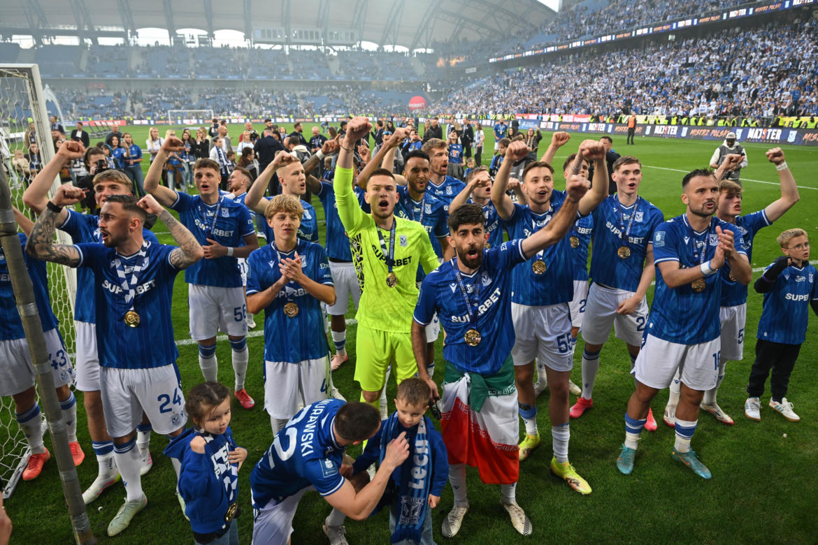Szalona noc w Poznaniu. Tak Lech świętował dziewiąte mistrzostwo Polski 