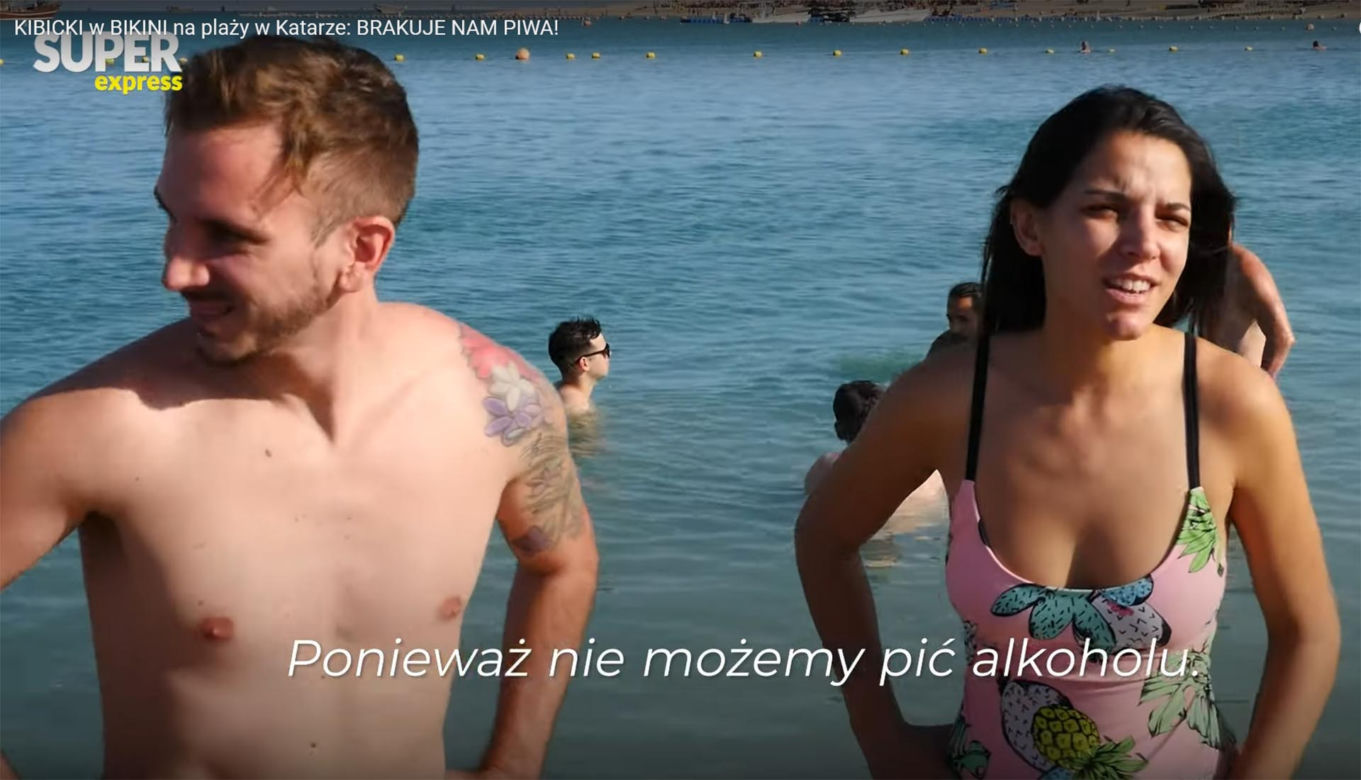 Piękne kibicki narzekają na brak piwa!