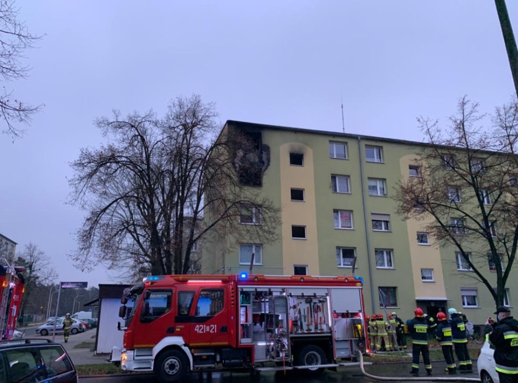 Kędzierzyn-Koźle. Pożar strawił dwa mieszkania! Rodzina z dziećmi bez dachu nad głową [ZDJĘCIA ZE SPALONEGO MIESZKANIA]