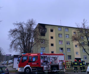 Kędzierzyn-Koźle. Pożar strawił dwa mieszkania! Rodzina z dziećmi bez dachu nad głową [ZDJĘCIA ZE SPALONEGO MIESZKANIA]