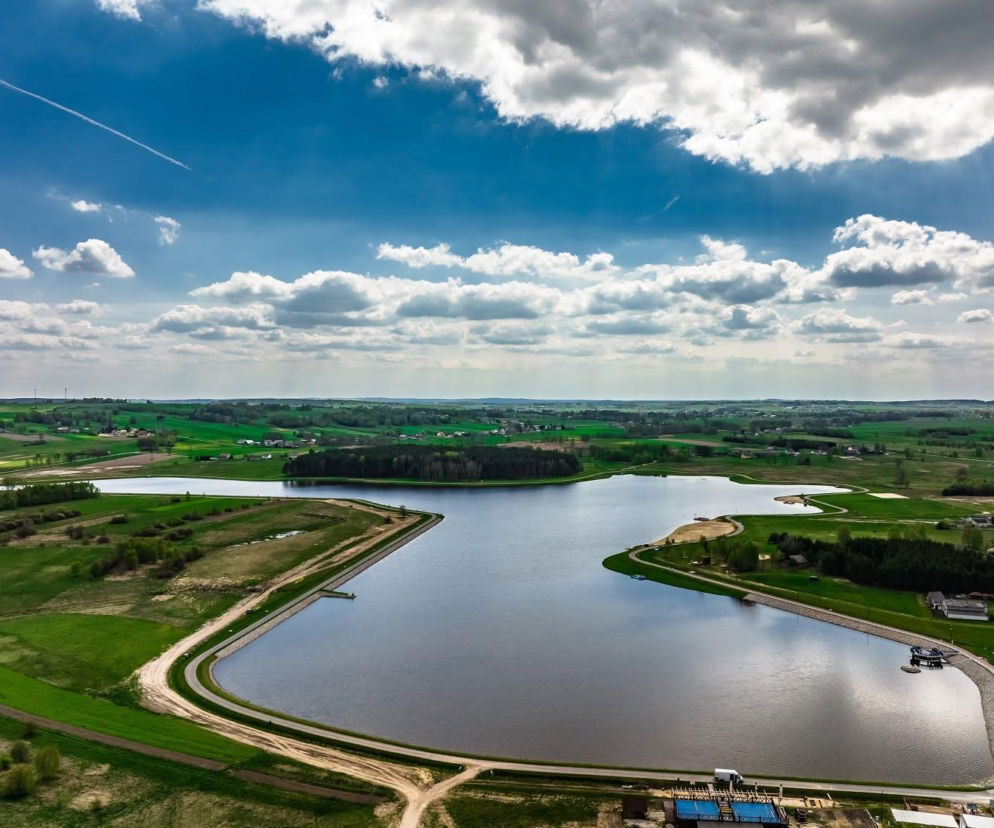 To najmłodsza plaża w Świętokrzyskiem. Powstała na śladach dawnej huty, dla turystów biała plama 